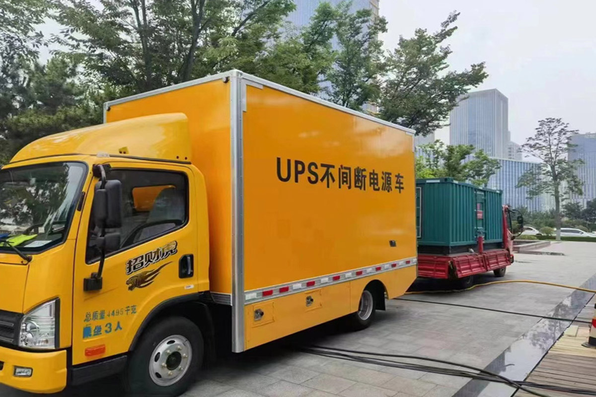 乌兰发电机租赁施工现场