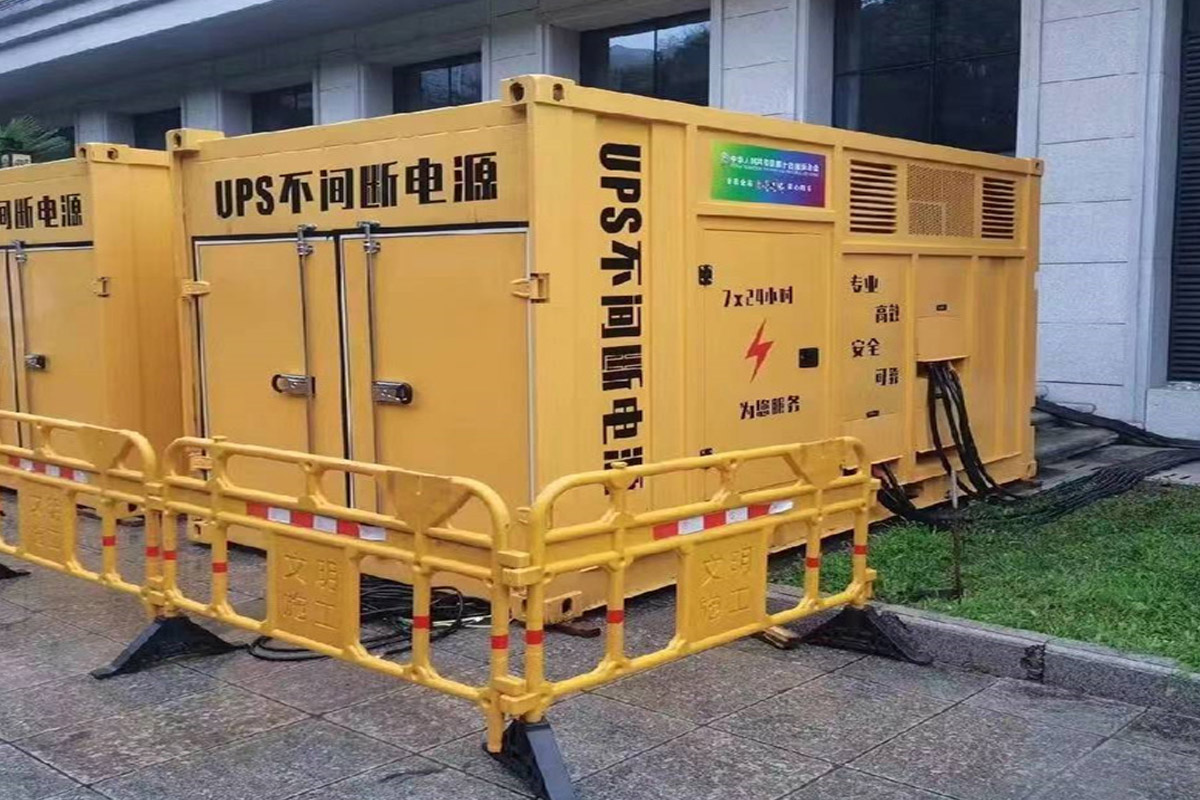 乌兰发电机租赁施工现场